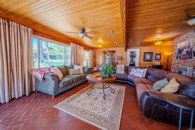 2780 Mimosa Avenue, Camden, AR 71701