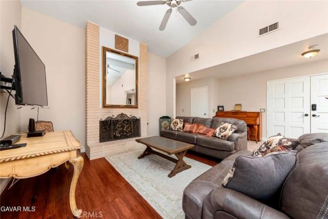 2715 W Avenue J12, Lancaster, CA 93536