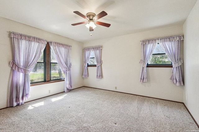 115 Dogwood Ln, San Antonio, TX 78213