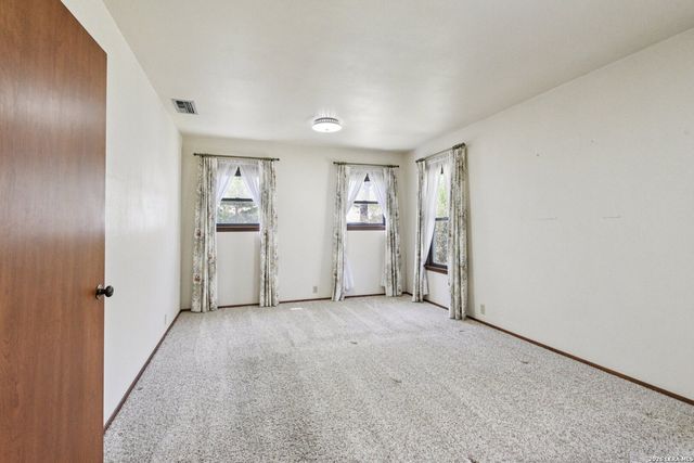 115 Dogwood Ln, San Antonio, TX 78213