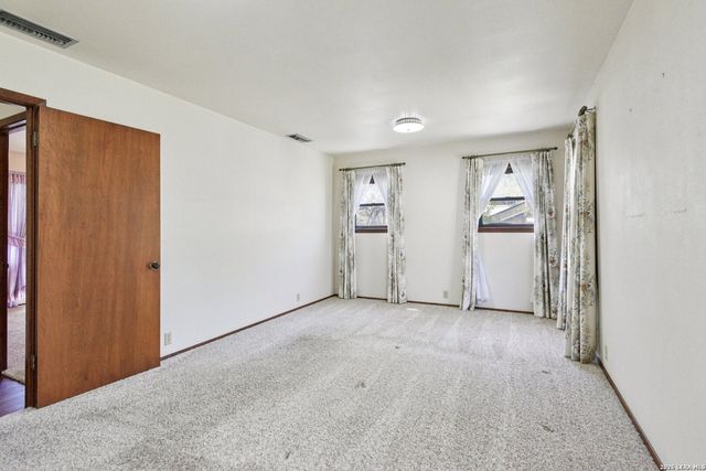 115 Dogwood Ln, San Antonio, TX 78213