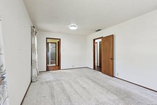 115 Dogwood Ln, San Antonio, TX 78213