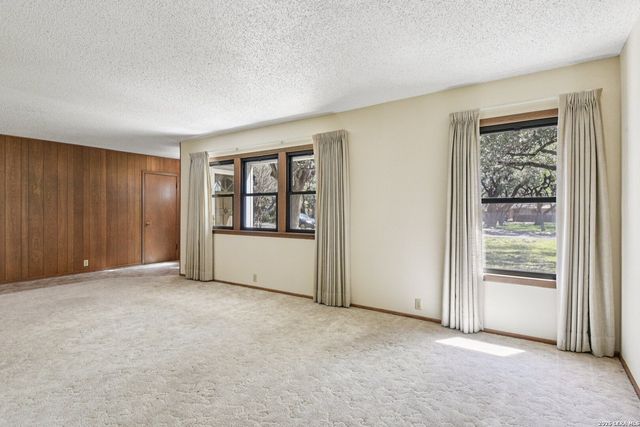 115 Dogwood Ln, San Antonio, TX 78213