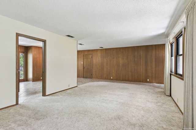 115 Dogwood Ln, San Antonio, TX 78213