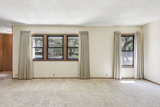 115 Dogwood Ln, San Antonio, TX 78213