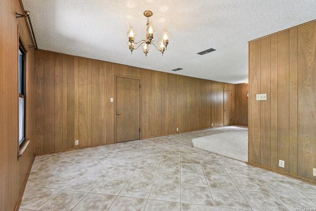 115 Dogwood Ln, San Antonio, TX 78213