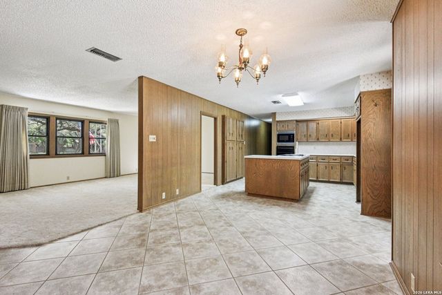 115 Dogwood Ln, San Antonio, TX 78213