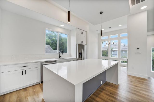 229 Willard Street, Houston, TX 77006