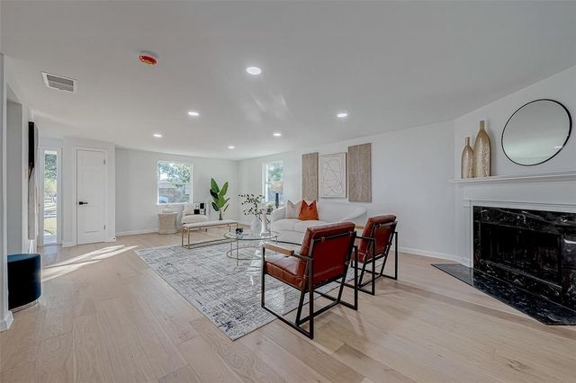 2414 Walnut Bend Lane, Houston, TX 77042