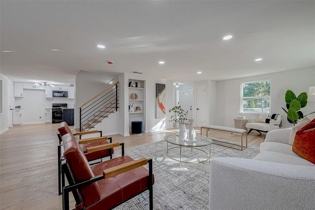 2414 Walnut Bend Lane, Houston, TX 77042