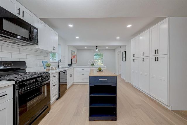 2414 Walnut Bend Lane, Houston, TX 77042