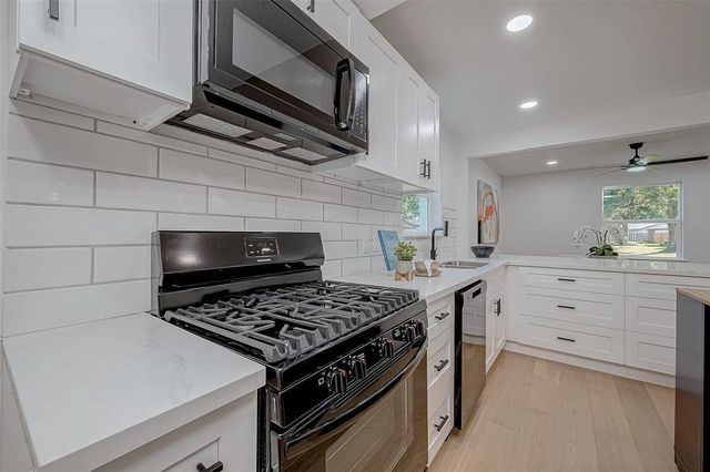 2414 Walnut Bend Lane, Houston, TX 77042