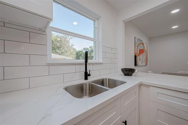 2414 Walnut Bend Lane, Houston, TX 77042