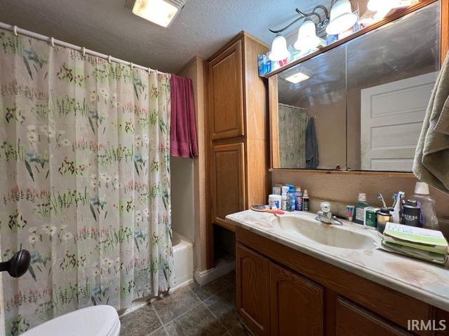 5909 N Lincoln Street, Uniondale, IN 46791