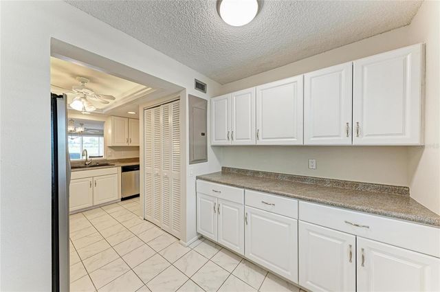 6999 W COUNTRY CLUB DRIVE N 123, Sarasota, FL 34243