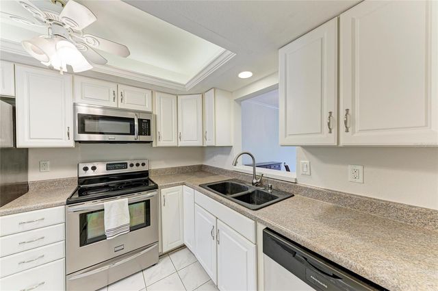6999 W COUNTRY CLUB DRIVE N 123, Sarasota, FL 34243
