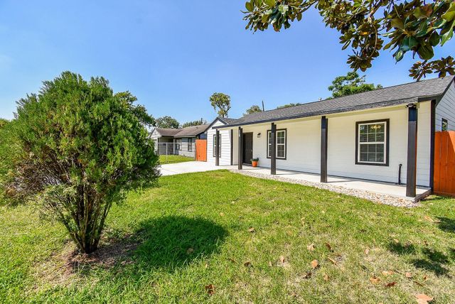 5433 Chennault Road, Houston, TX 77033