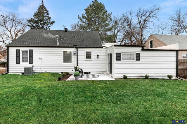 2132 S 37th Street, Lincoln, NE 68506