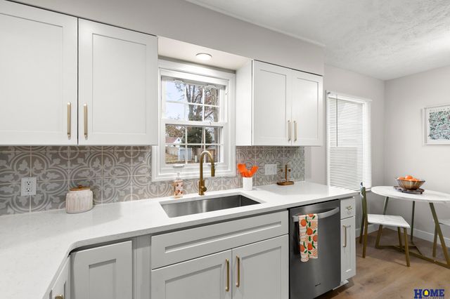 2132 S 37th Street, Lincoln, NE 68506