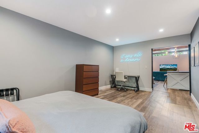 6514 Coldwater Canyon Avenue, Los Angeles, CA 91606