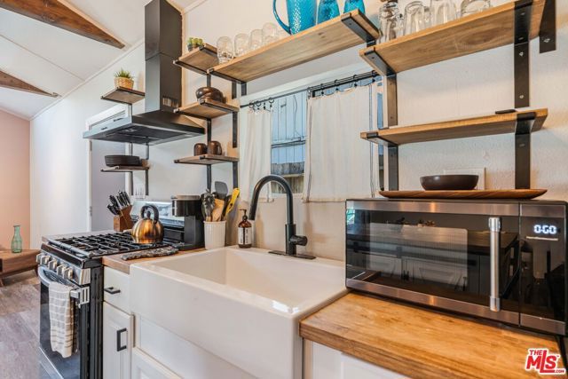 6514 Coldwater Canyon Avenue, Los Angeles, CA 91606