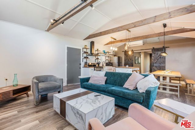 6514 Coldwater Canyon Avenue, Los Angeles, CA 91606