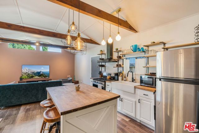 6514 Coldwater Canyon Avenue, Los Angeles, CA 91606