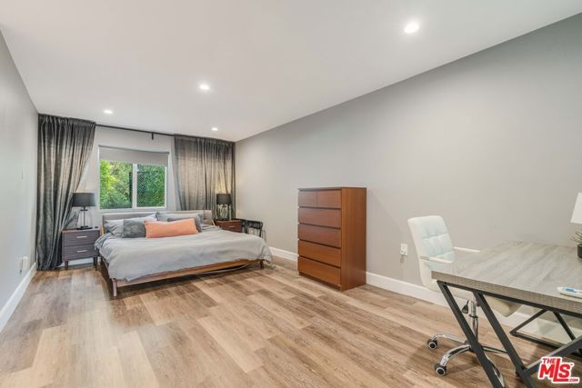 6514 Coldwater Canyon Avenue, Los Angeles, CA 91606