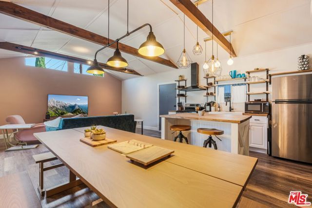 6514 Coldwater Canyon Avenue, Los Angeles, CA 91606