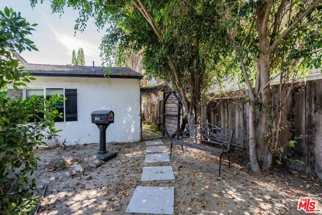 6514 Coldwater Canyon Avenue, Los Angeles, CA 91606