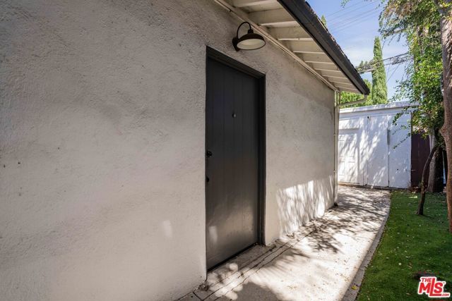 6514 Coldwater Canyon Avenue, Los Angeles, CA 91606