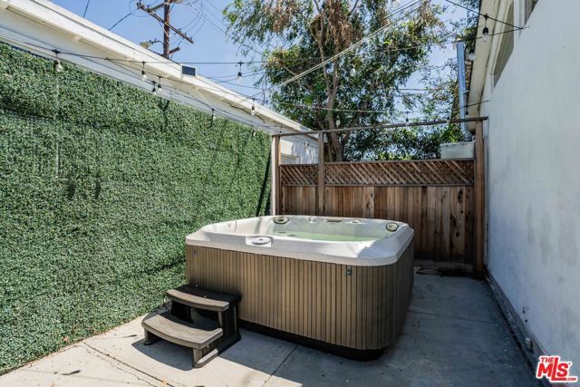 6514 Coldwater Canyon Avenue, Los Angeles, CA 91606