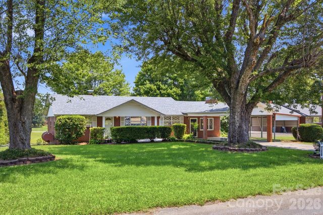 4110 Kendell Place, Hudson, NC 28638