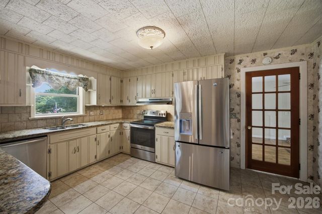 4110 Kendell Place, Hudson, NC 28638