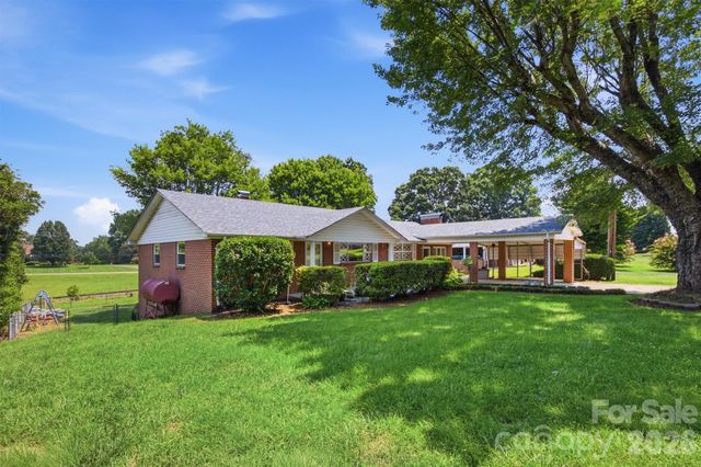 4110 Kendell Place, Hudson, NC 28638