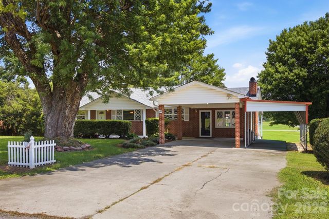 4110 Kendell Place, Hudson, NC 28638