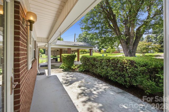 4110 Kendell Place, Hudson, NC 28638