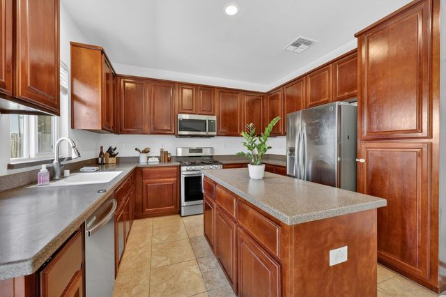 1556 Blue Beaver Way, Roseville, CA 95747