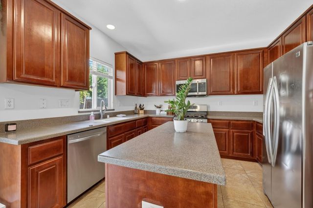 1556 Blue Beaver Way, Roseville, CA 95747