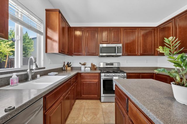 1556 Blue Beaver Way, Roseville, CA 95747
