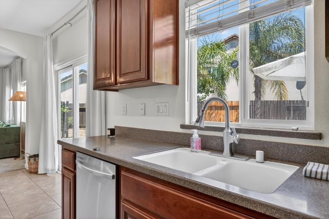 1556 Blue Beaver Way, Roseville, CA 95747