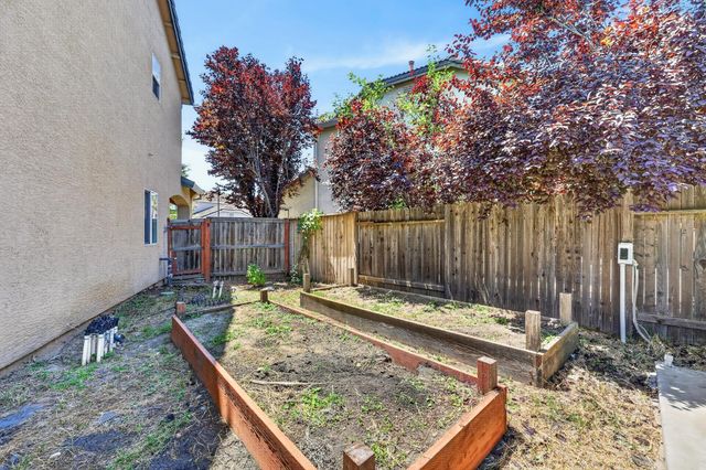 1556 Blue Beaver Way, Roseville, CA 95747