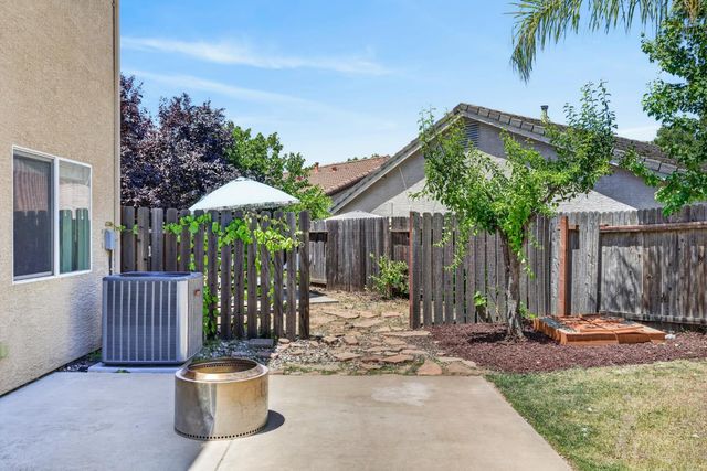 1556 Blue Beaver Way, Roseville, CA 95747