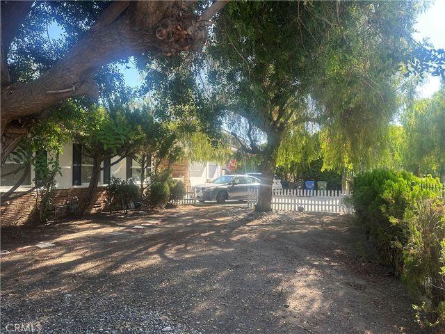 20957 Community, Los Angeles, CA 91304