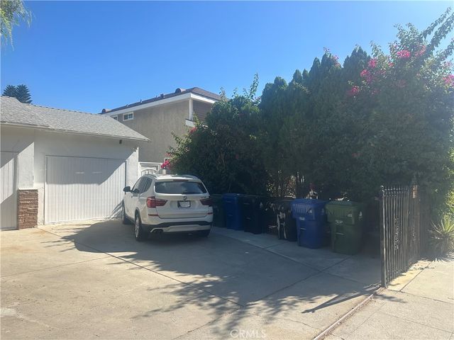 20957 Community, Los Angeles, CA 91304