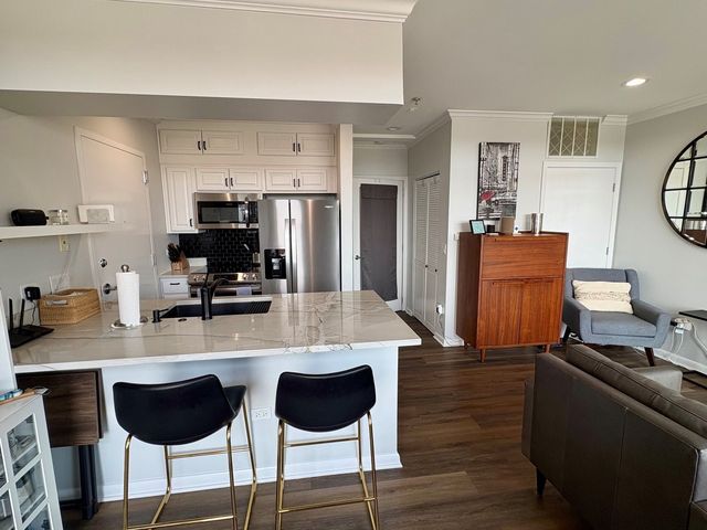 1222 Chicago Avenue 705, Evanston, IL 60202