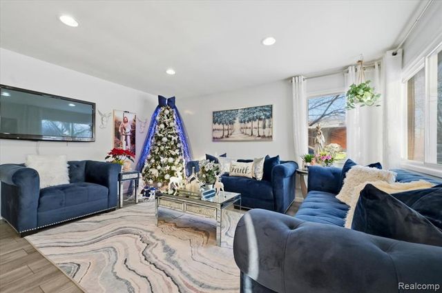 1705 Moulin Avenue, Madison Heights, MI 48071