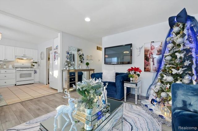 1705 Moulin Avenue, Madison Heights, MI 48071