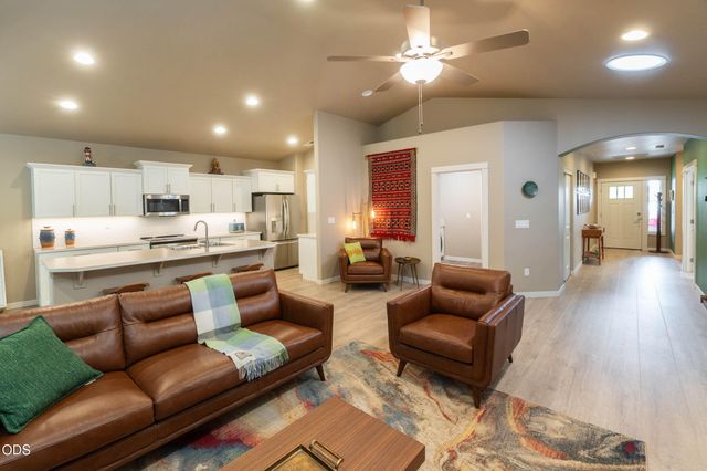 20417 SE Senden Lane, Bend, OR 97702