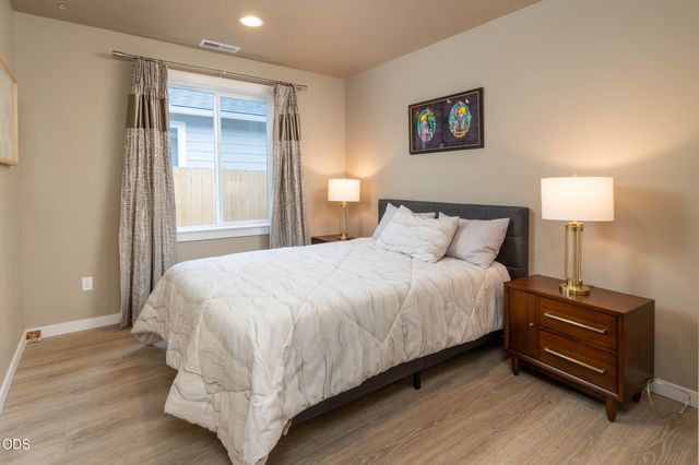 20417 SE Senden Lane, Bend, OR 97702